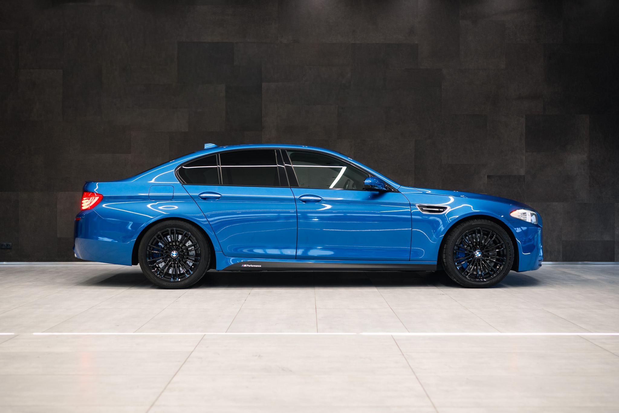 bmw-m5-f10-monte-carlo-blue-8