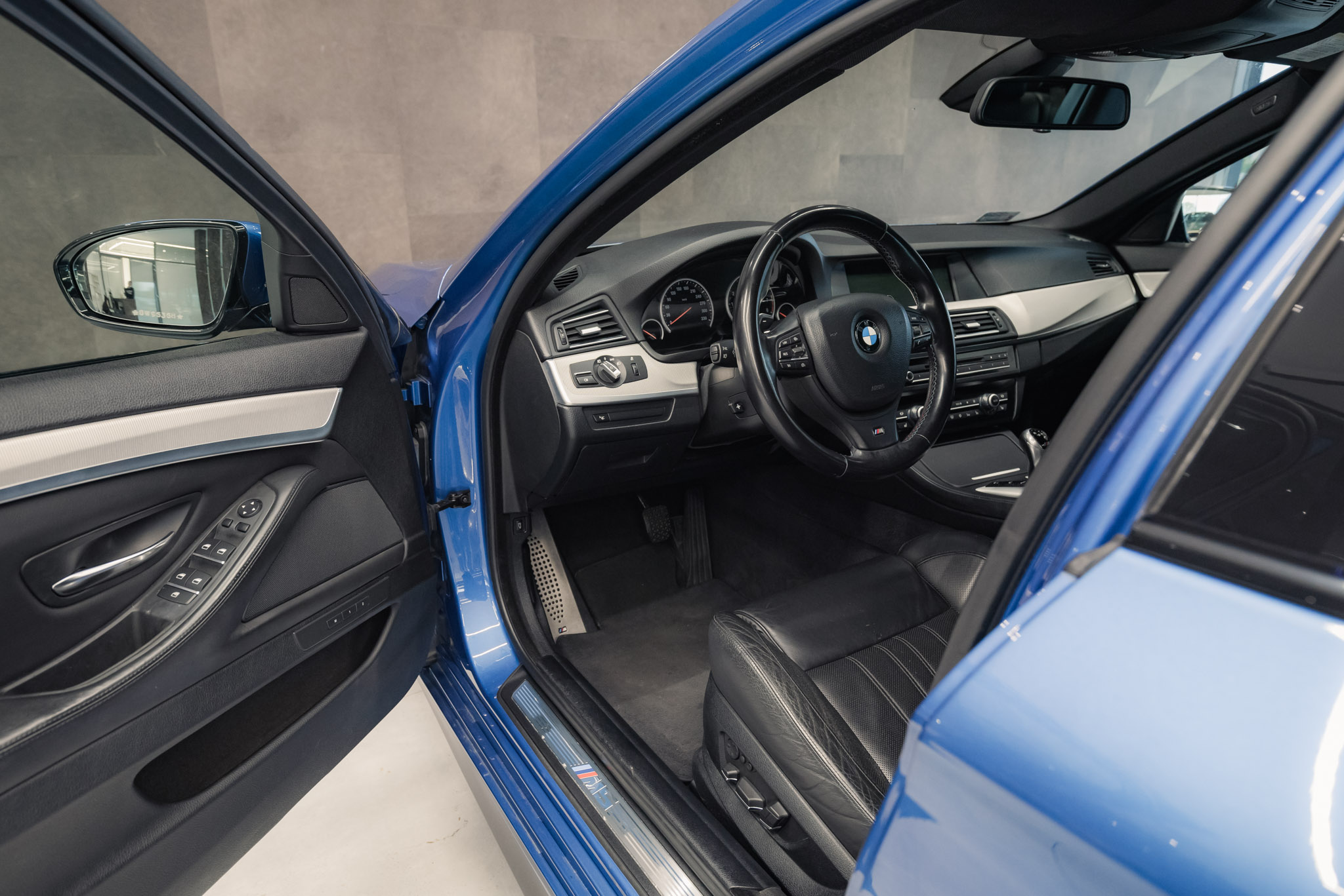 bmw-m5-f10-monte-carlo-blue-9