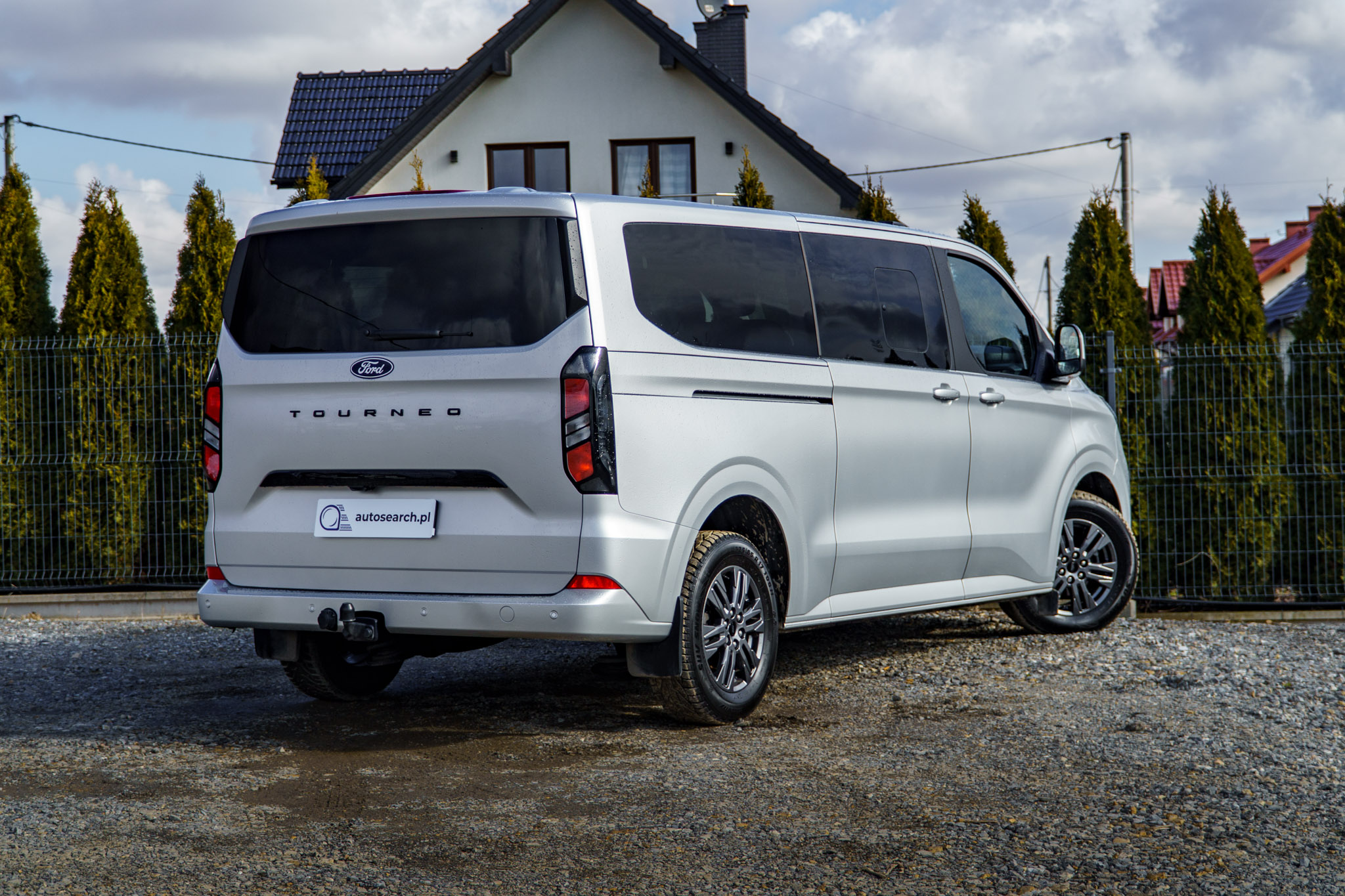 ford-tourneo-srebrny-2024-4