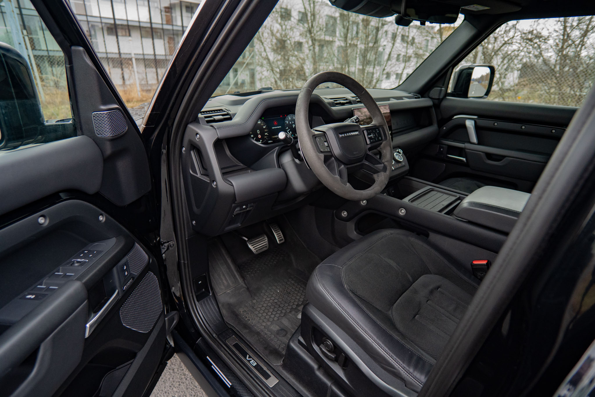 land-rover-defender-5.0-v8-2023-9