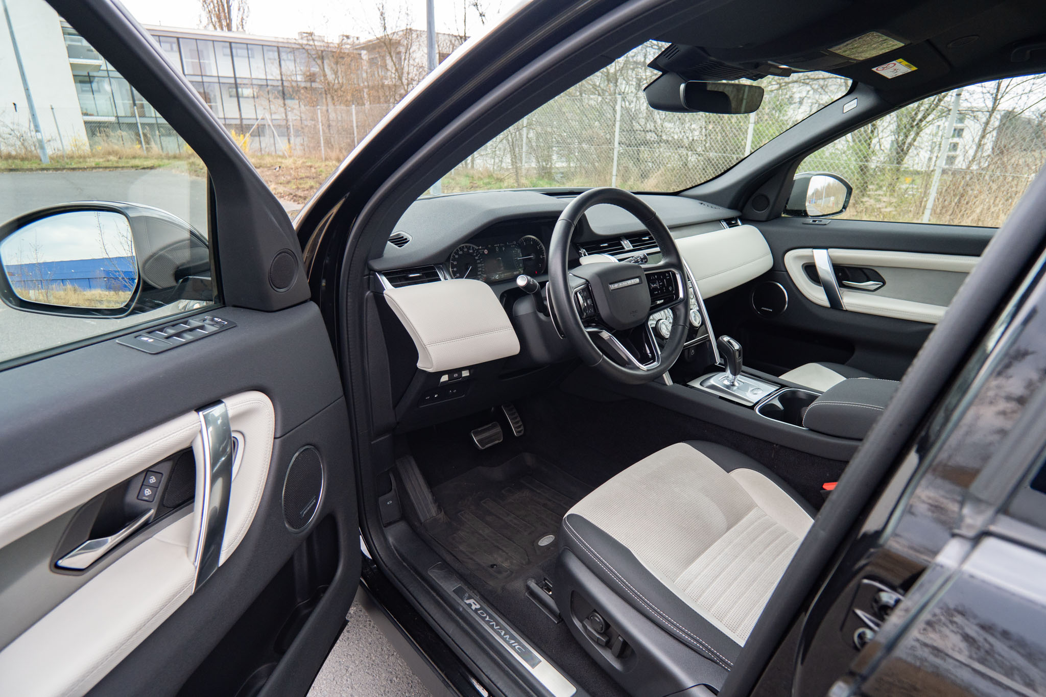 land-rover-discovery-sport-1.5-p300e-r-dynamic-2022-9