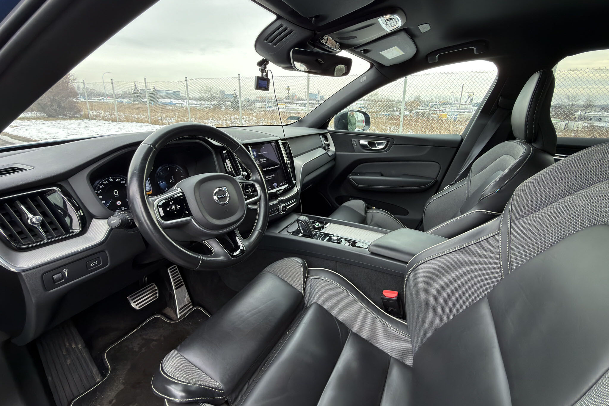 volvo-xc60-b4-d-awd-r-design-bursting-blue-2021-9