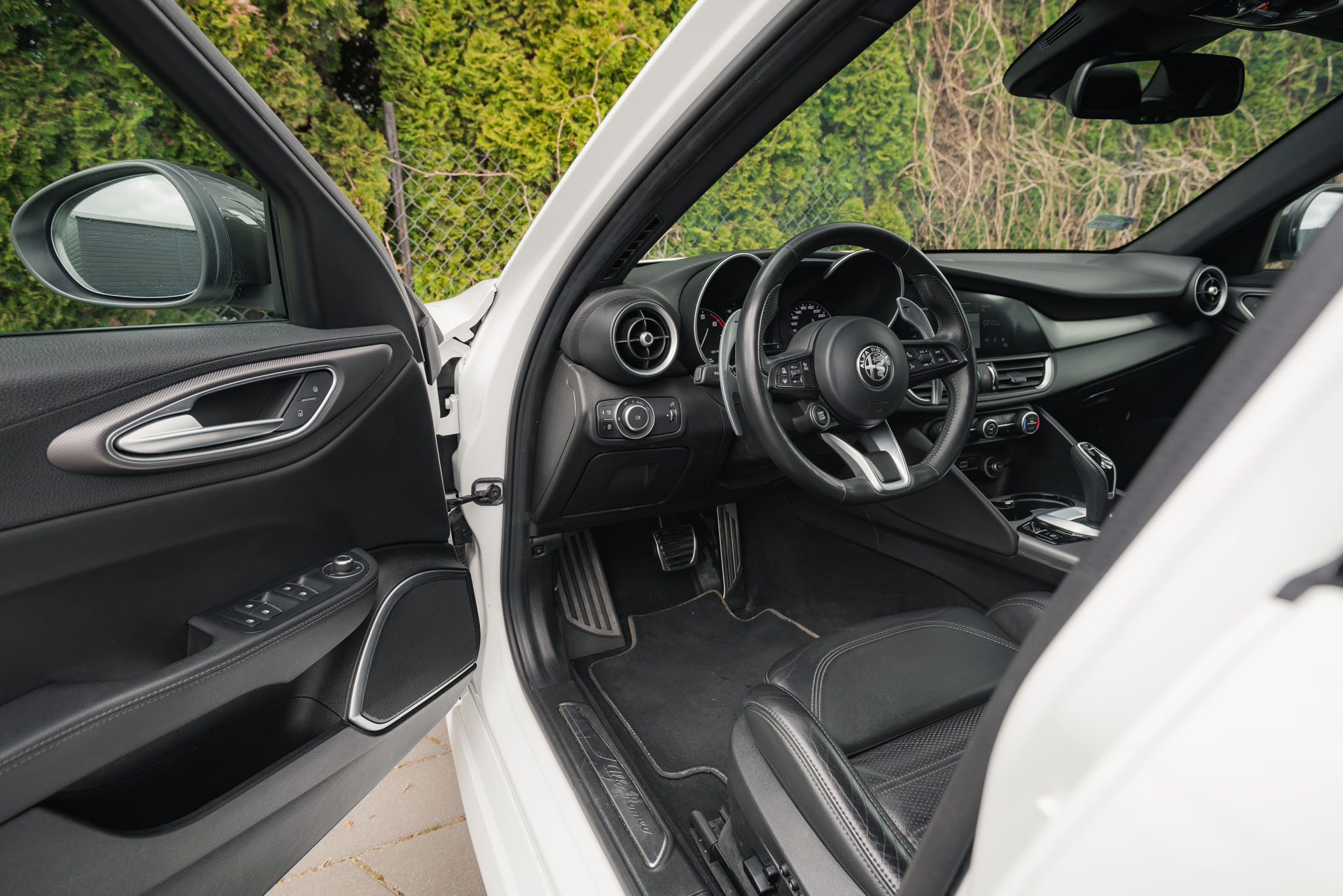 alfa-romeo-giulia-veloce-q4-white-2021-10