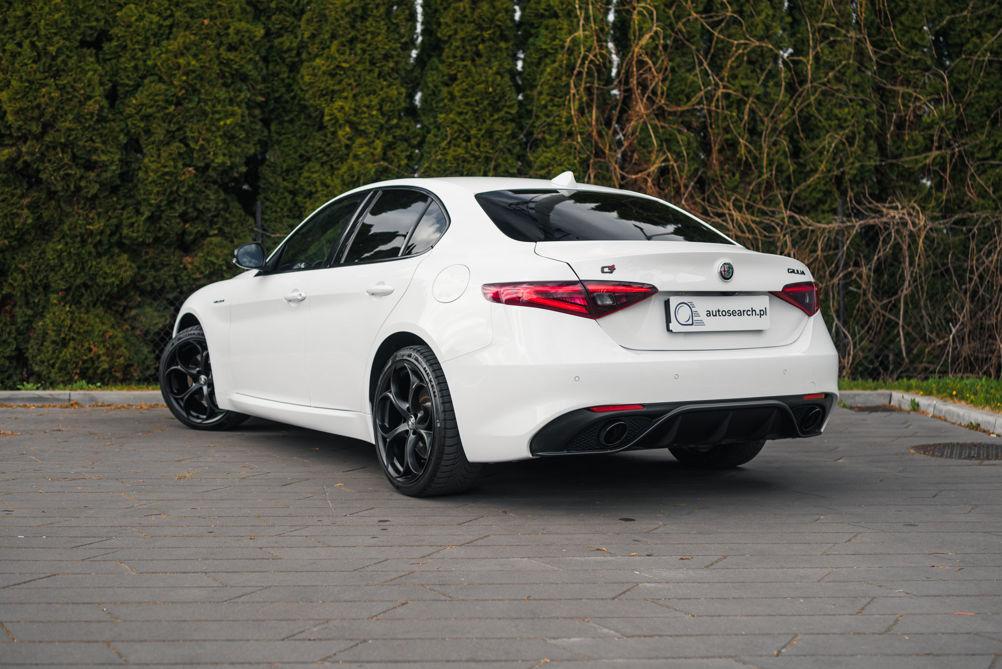 alfa-romeo-giulia-veloce-q4-white-2021-7