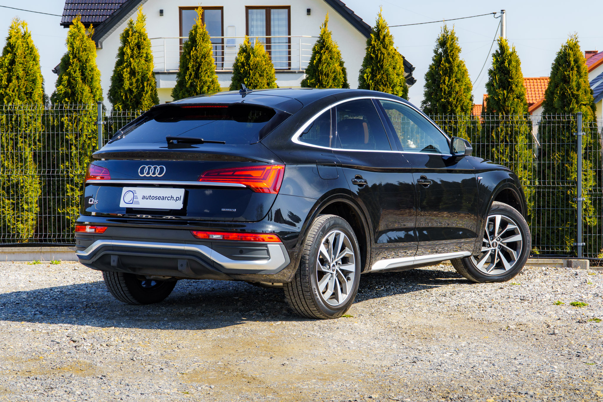 audi-q5-czarny-2021-4