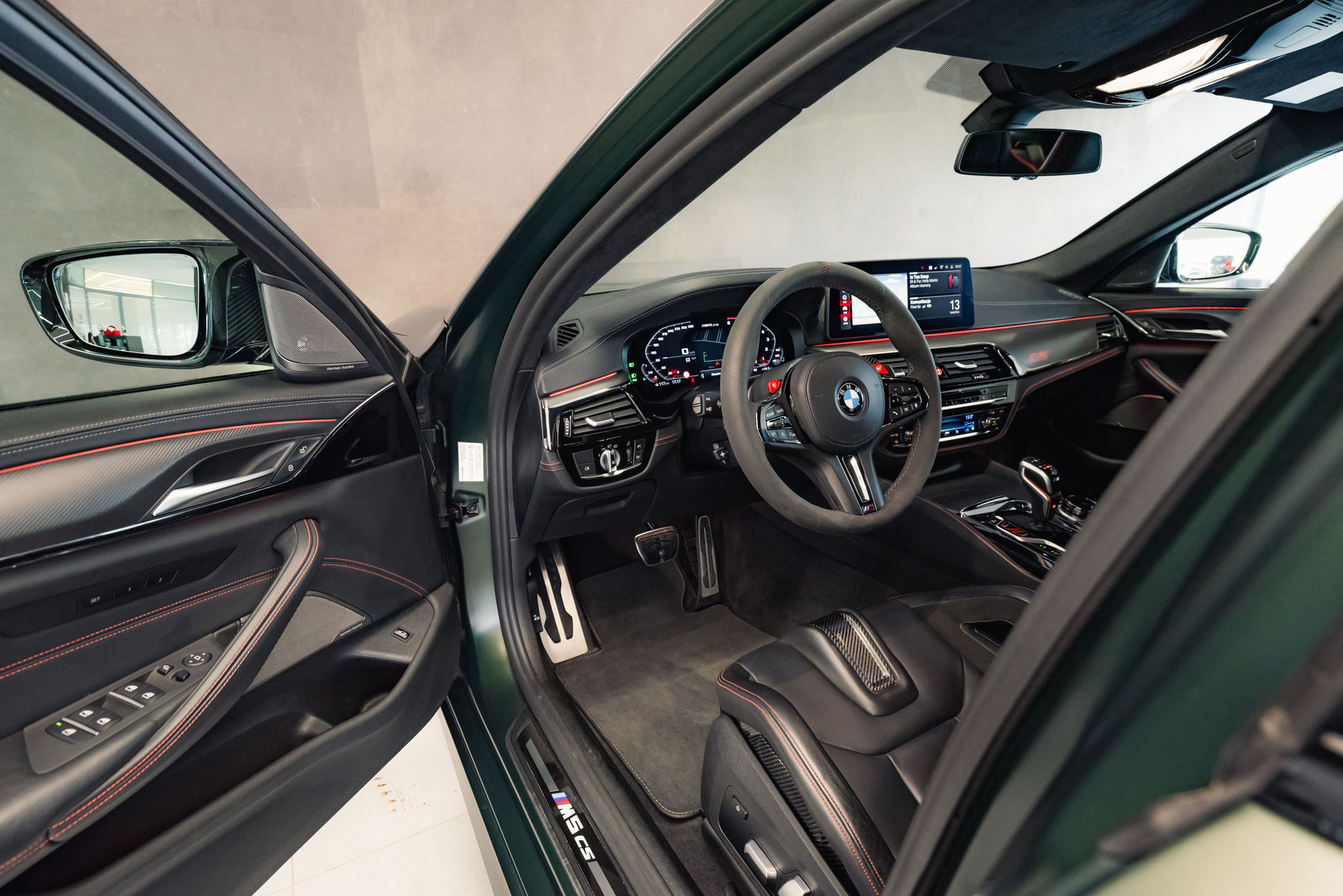 bmw-m5-cs-frozen-deep-green-2021-9