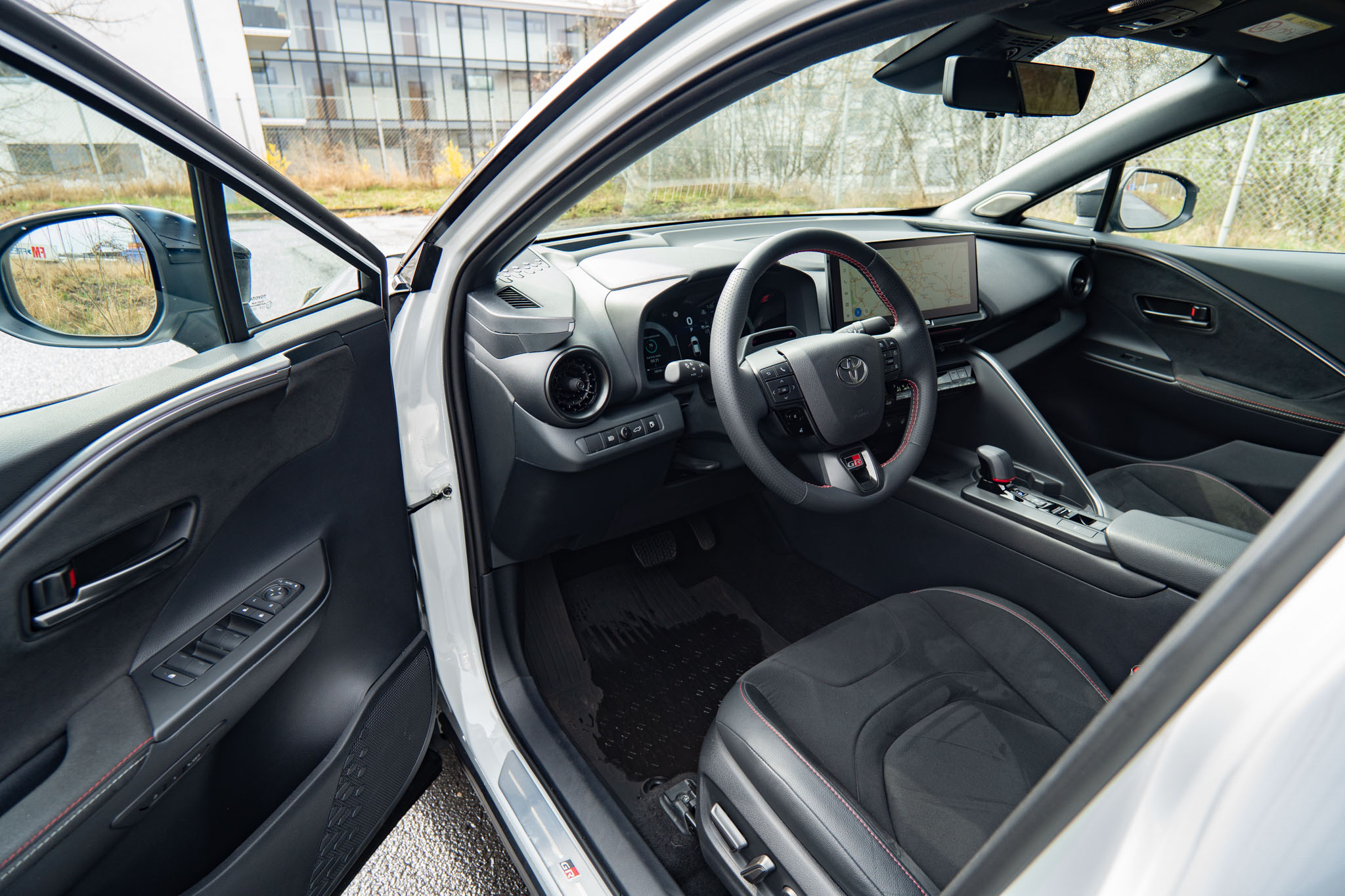 toyota-c-hr-2-0-dynamic-force-gr-sport-premiere-edition-awd-2023-9