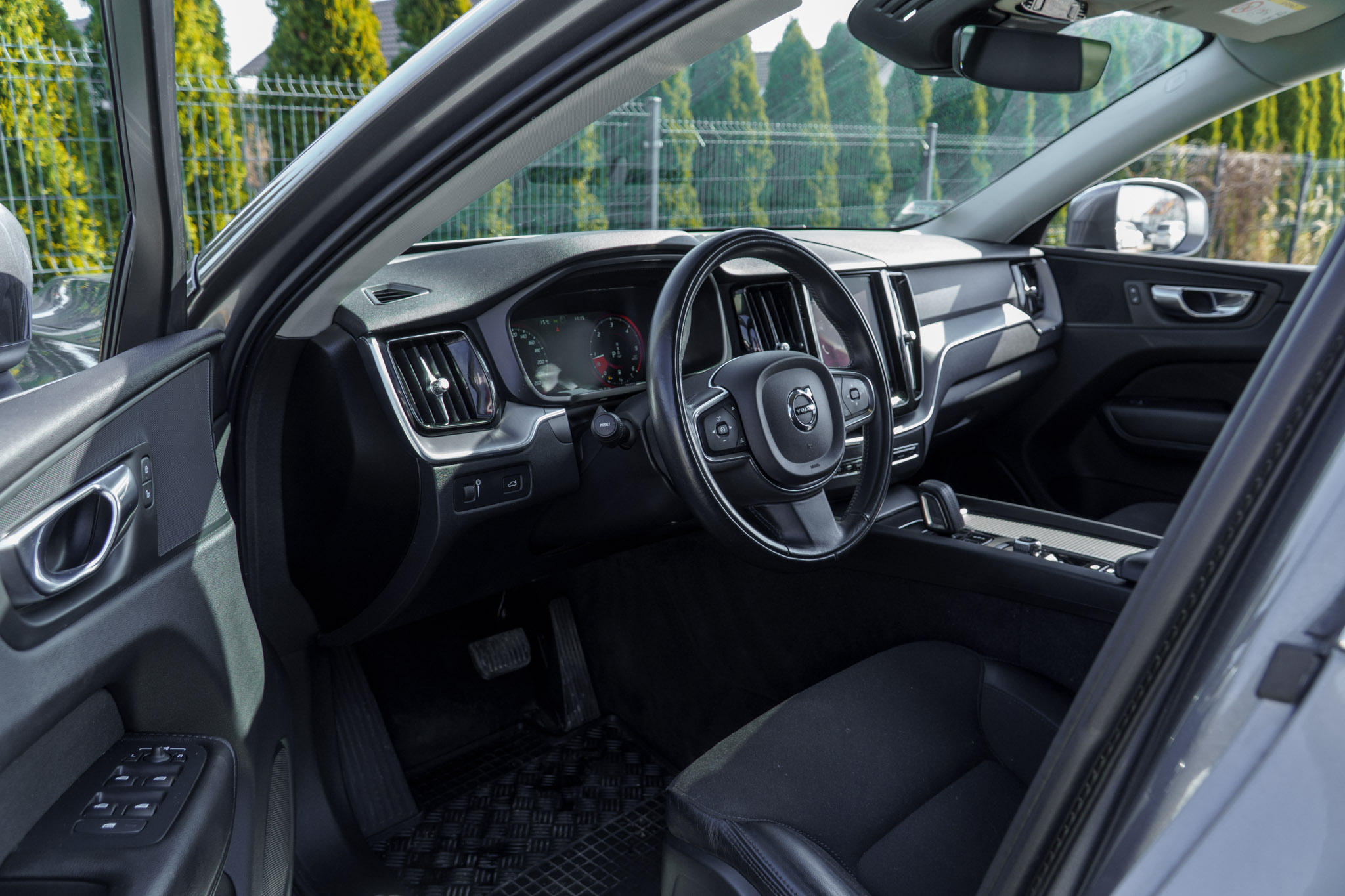 volvo-xc60-b4-2021-9