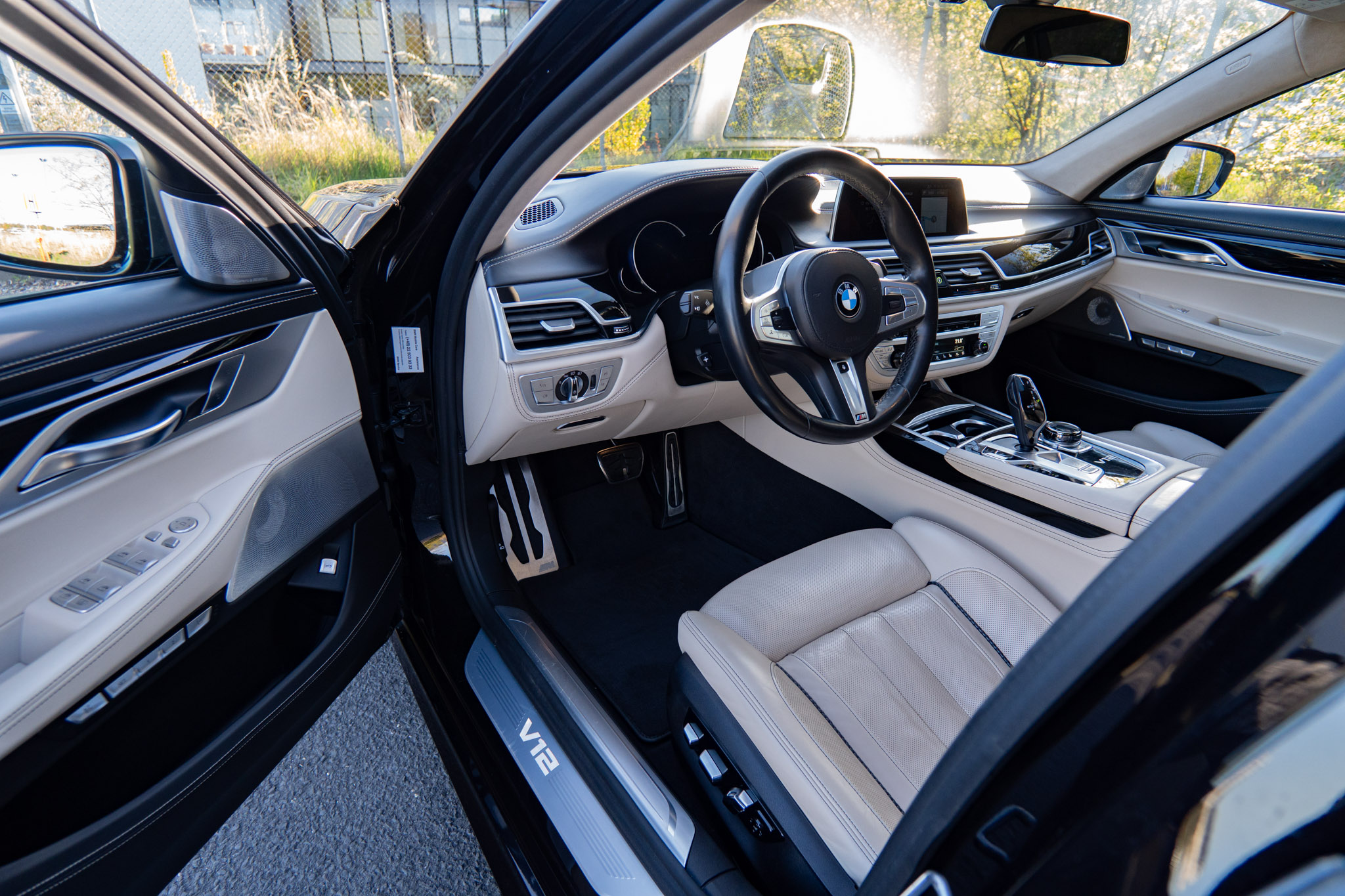 bmw-m760li-6.6-v12-2017-9