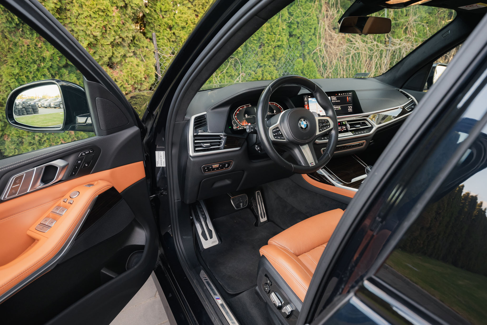bmw-x7-xdrive30d-carbon-black-2020-10