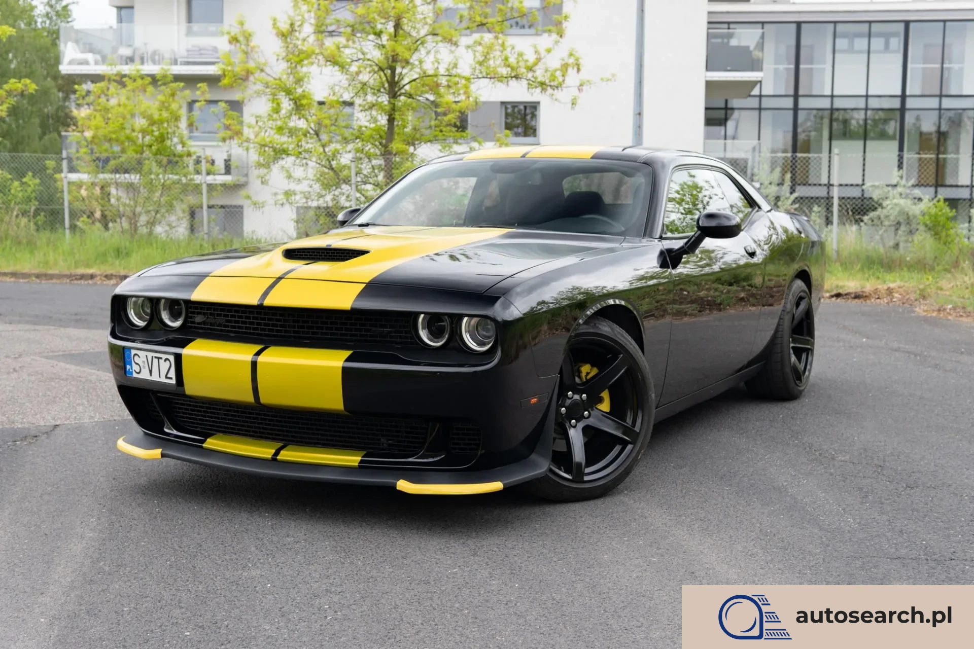 Dodge Challenger Nasza główna siedziba znajduje się w Warszawie. Posiadamy również oddział w Krakowie. Oferujemy możliwość transportu dowolnego pojazdu pomiędzy naszymi oddziałami. Zapraszamy do zapoznania się z pełną ofertą na stronie autosearch.pl.