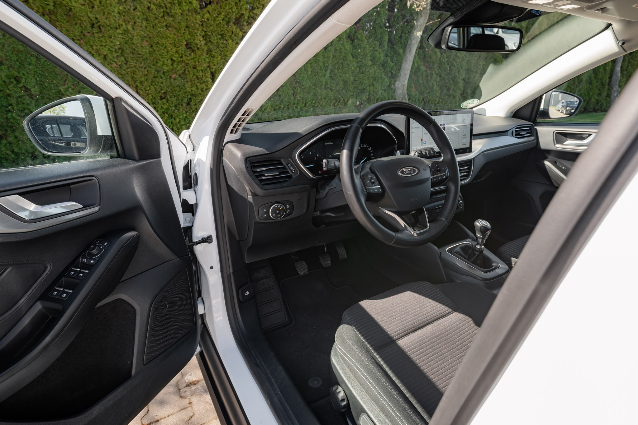 ford-focus-kombi-1-5-ecoblue-titanium-white-2022-10