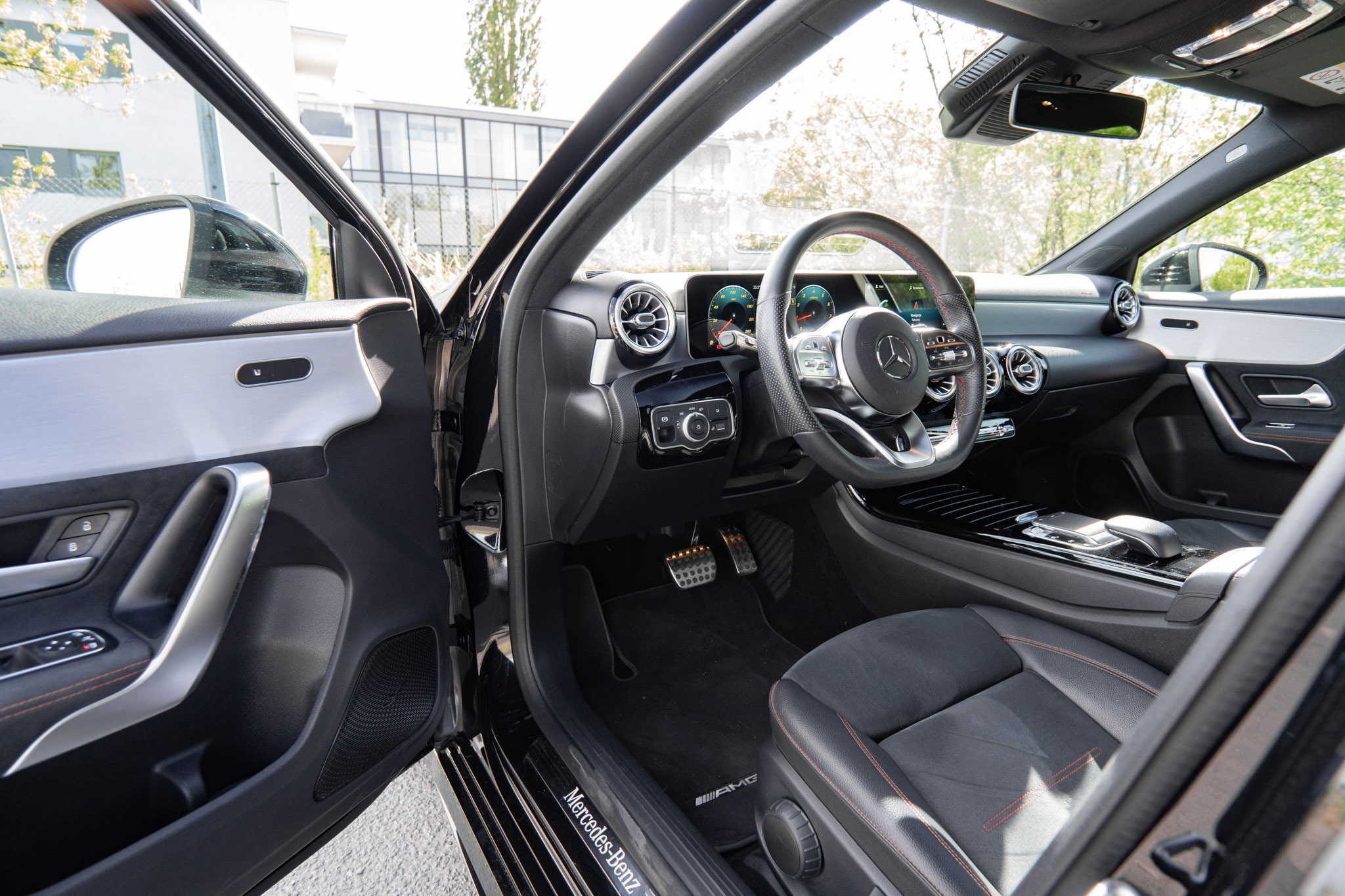 mercedes-benz-a-200-amg-line-2019-9