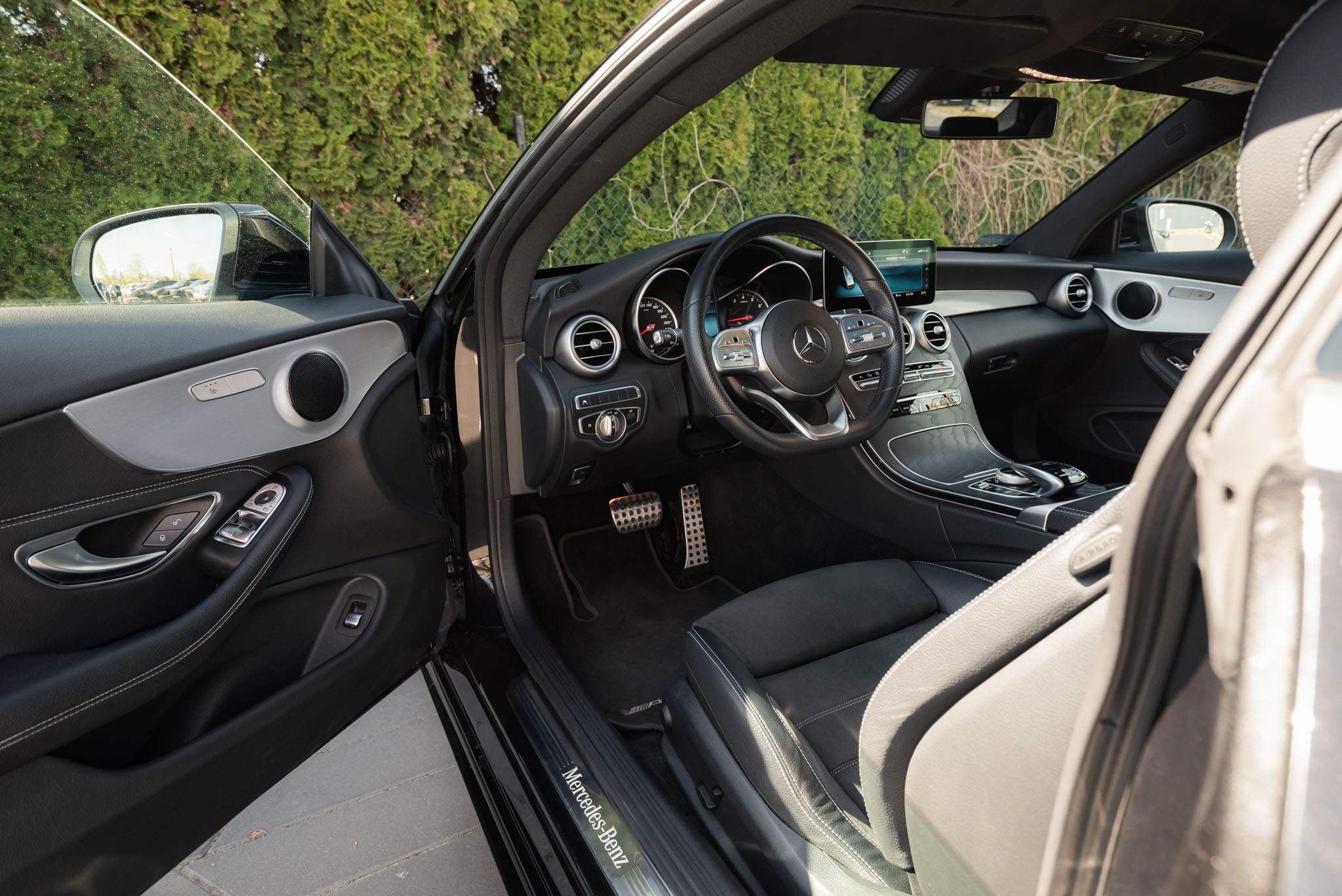 mercedes-benz-c-300-coupe-obsidian-black-2019-10