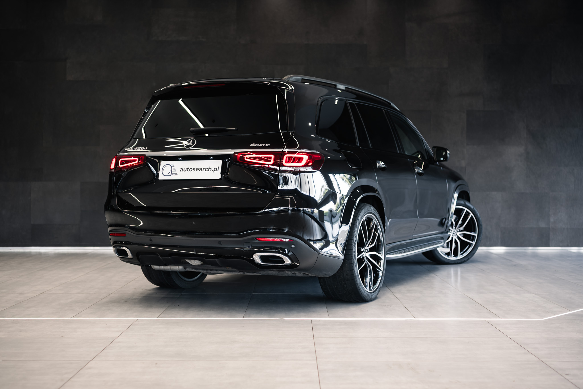 mercedes-benz-gls-400d-4matic-obsidian-black-2021-4