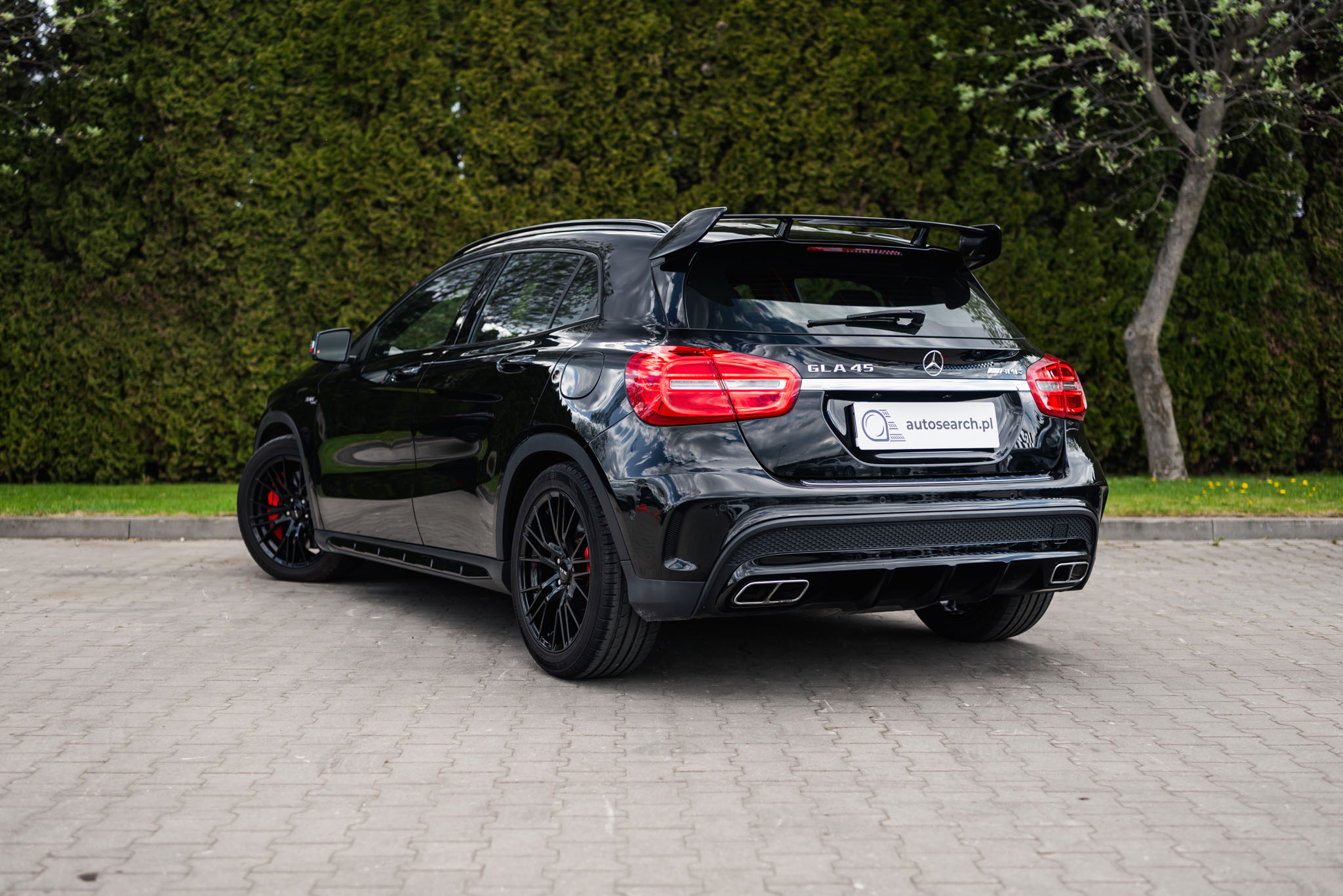 mercedes-gla-45-amg-edition-1-cosmos-black-2015-7
