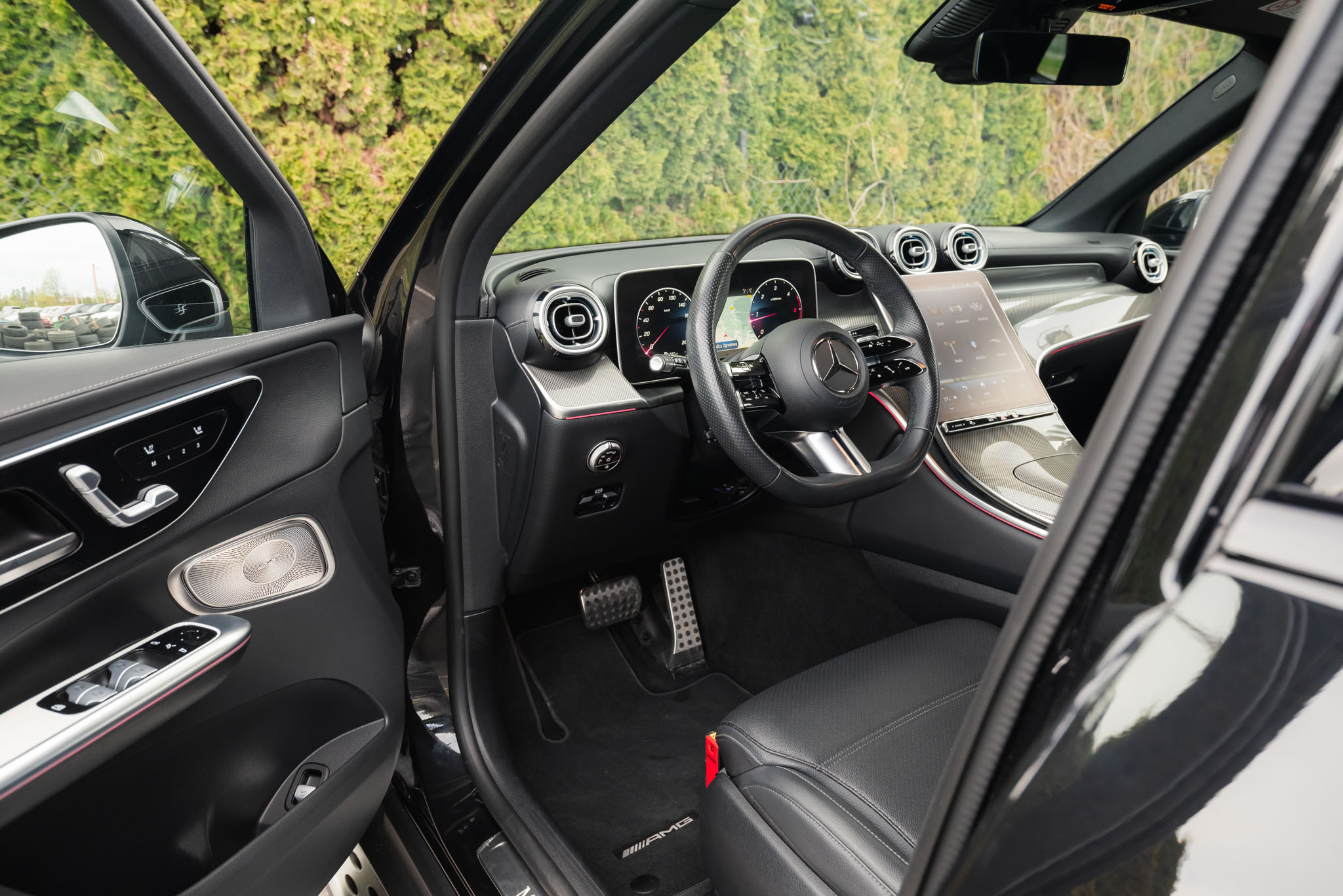 mercedes-glc-220d-4matic-black-2023-10