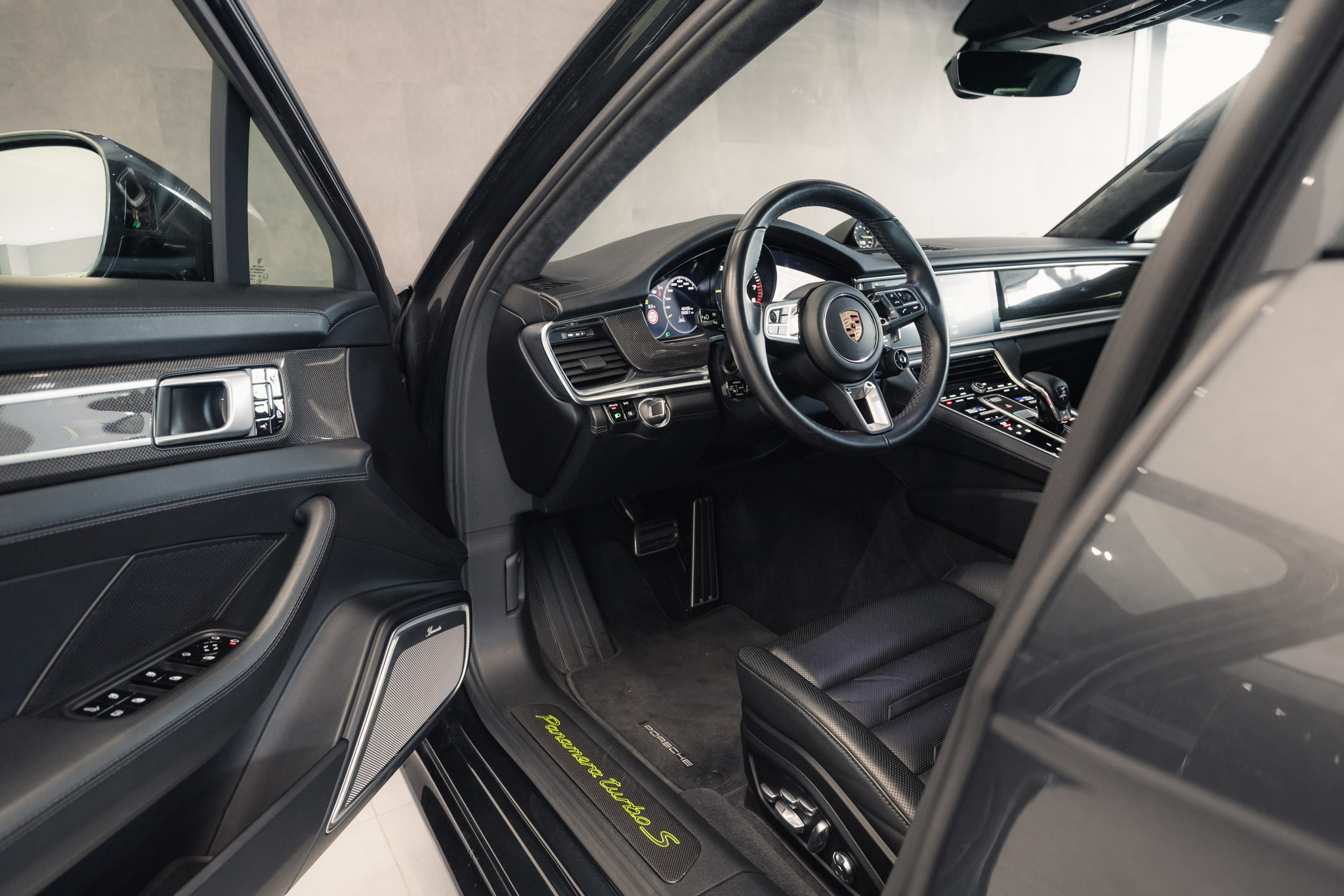 porsche-panamera-turbo-s-e-hybrid-grey-2019-9