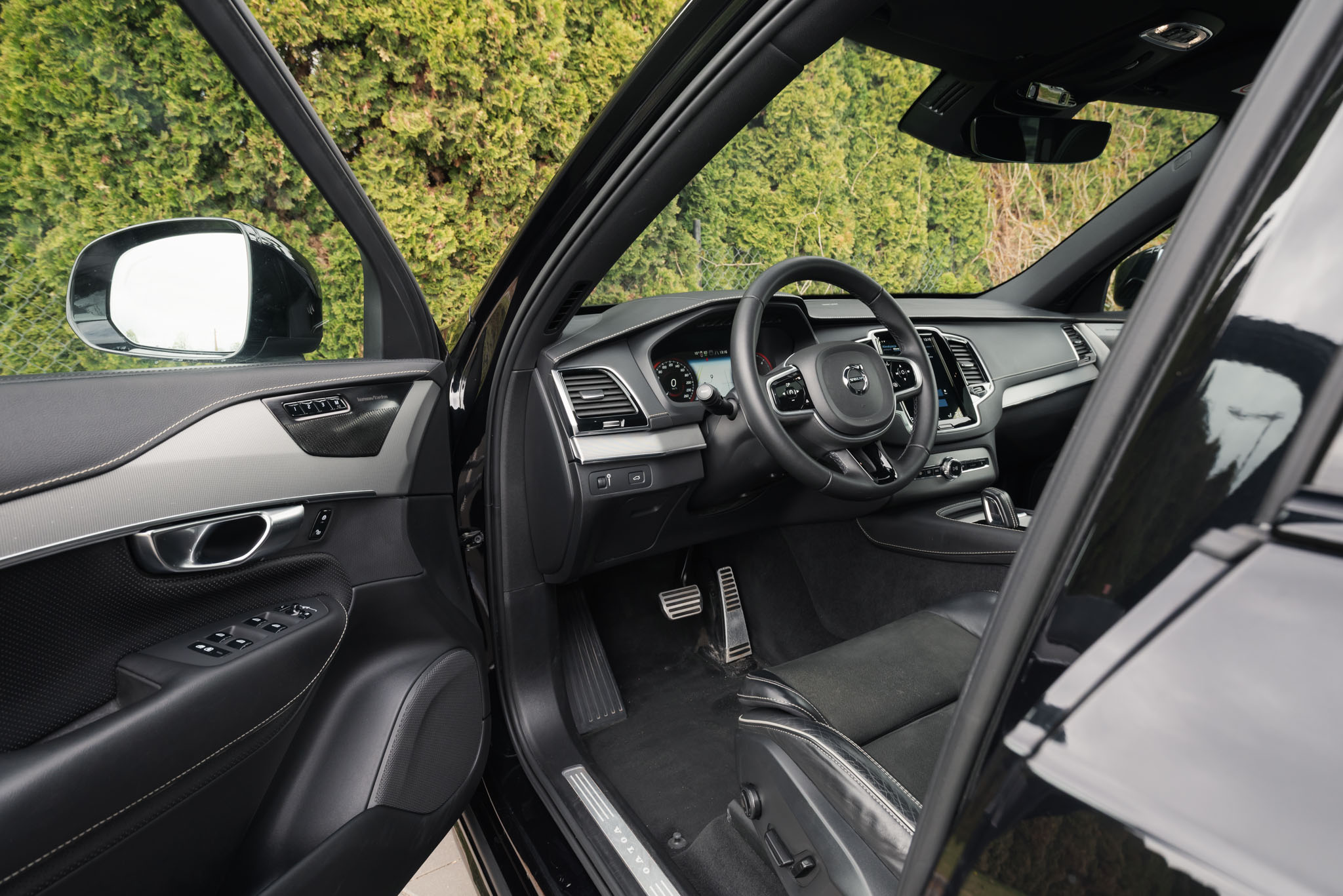 volvo-xc90-b5-diesel-r-design-onyx-black-2022-10