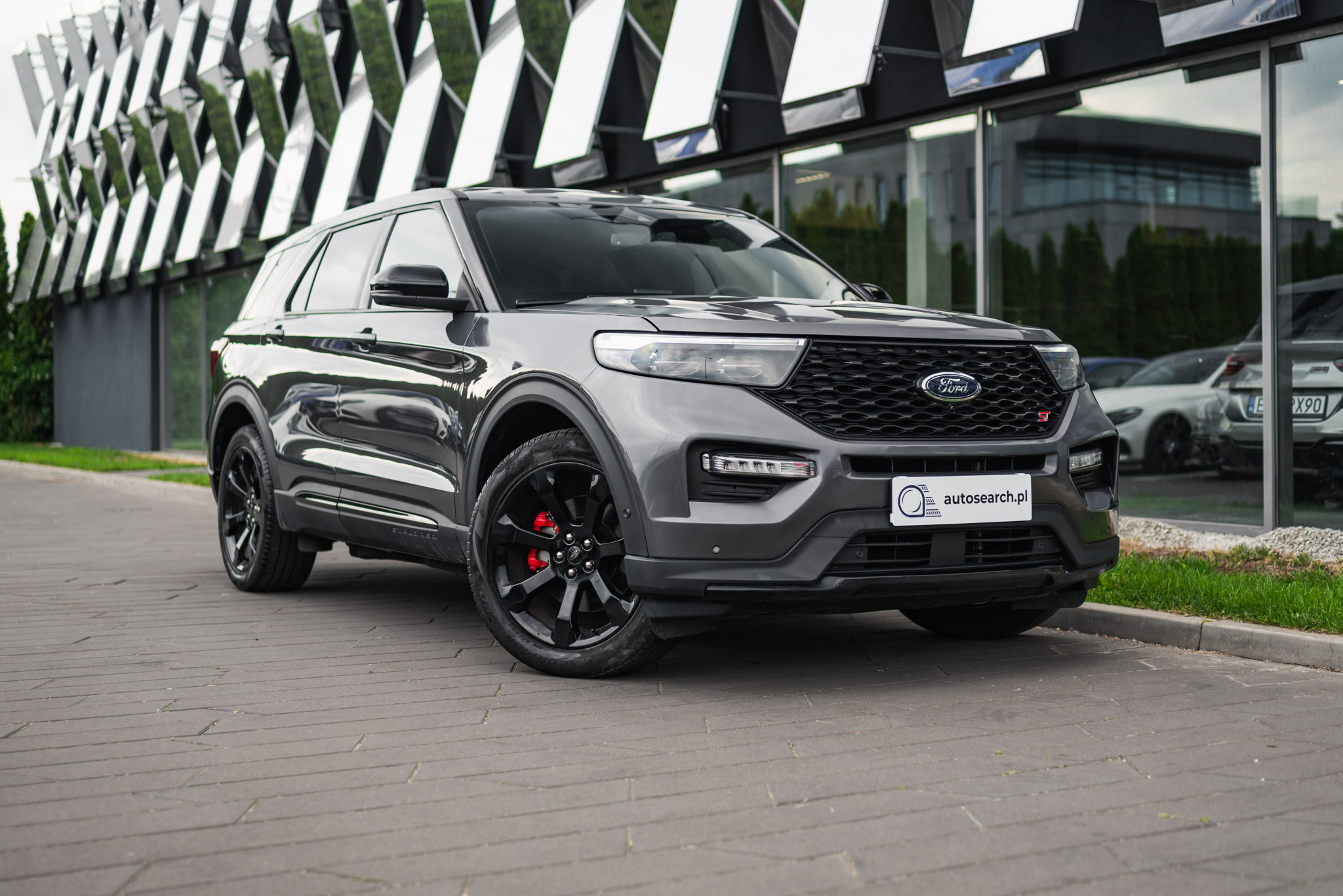 ford-explorer-st-carbonized-grey-2021-1