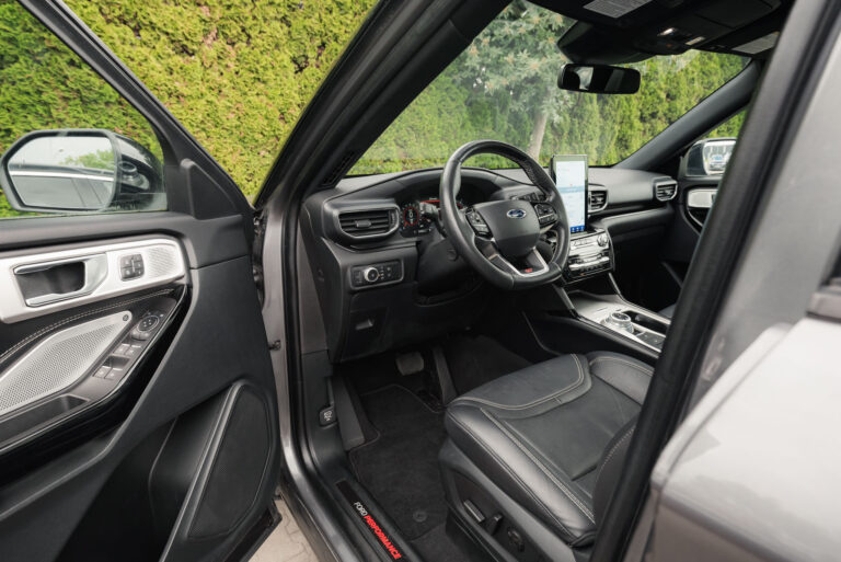 ford-explorer-st-carbonized-grey-2021-9