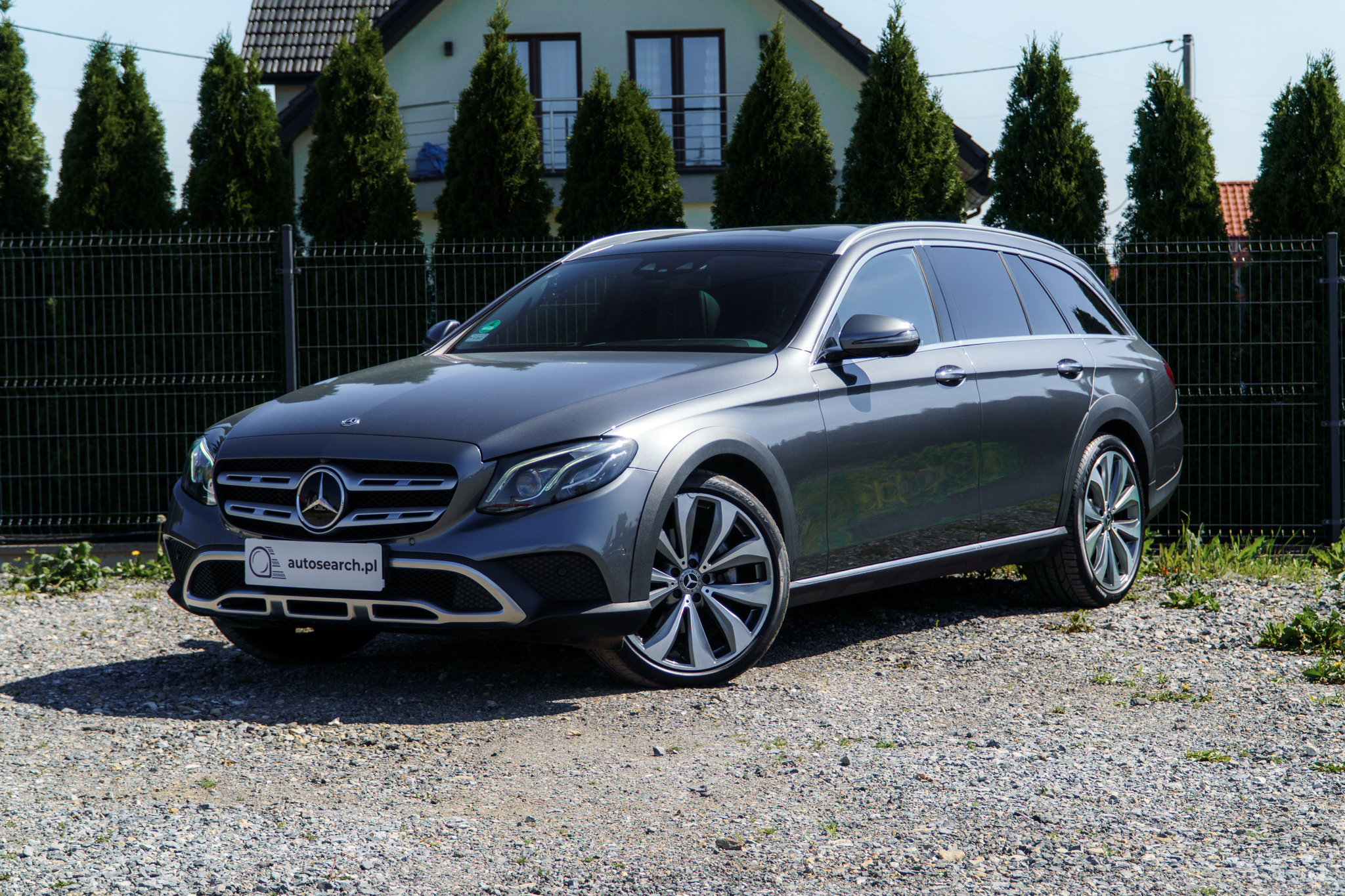 mercedes-e220d-4matic-szary-1