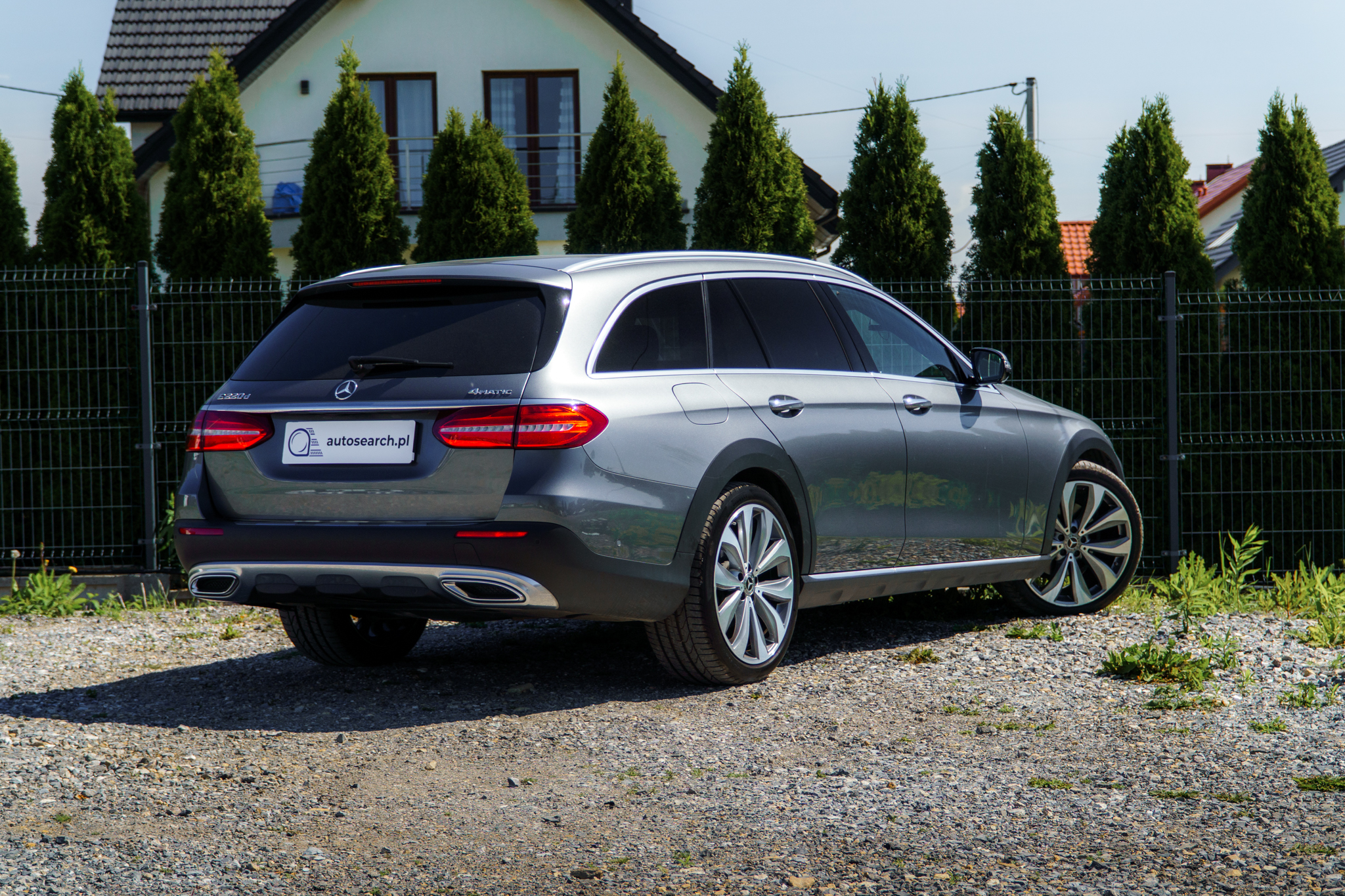 mercedes-e220d-4matic-szary-4