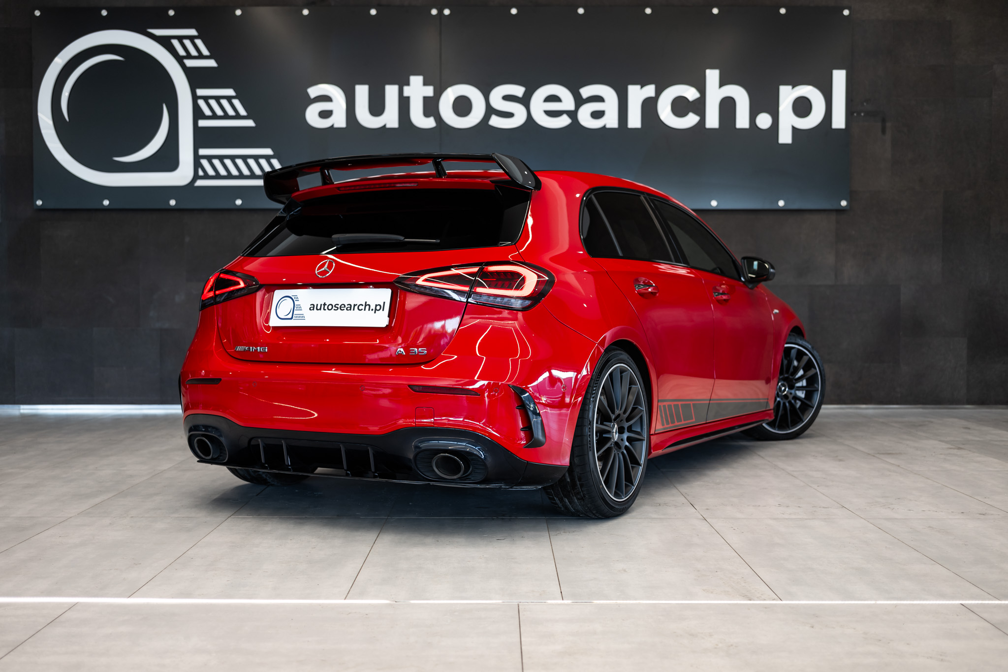 mercedes-amg-a35-4matic-patagonia-red-2019-4