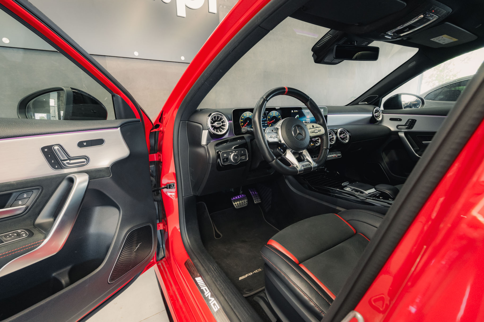 mercedes-amg-a35-4matic-patagonia-red-2019-9