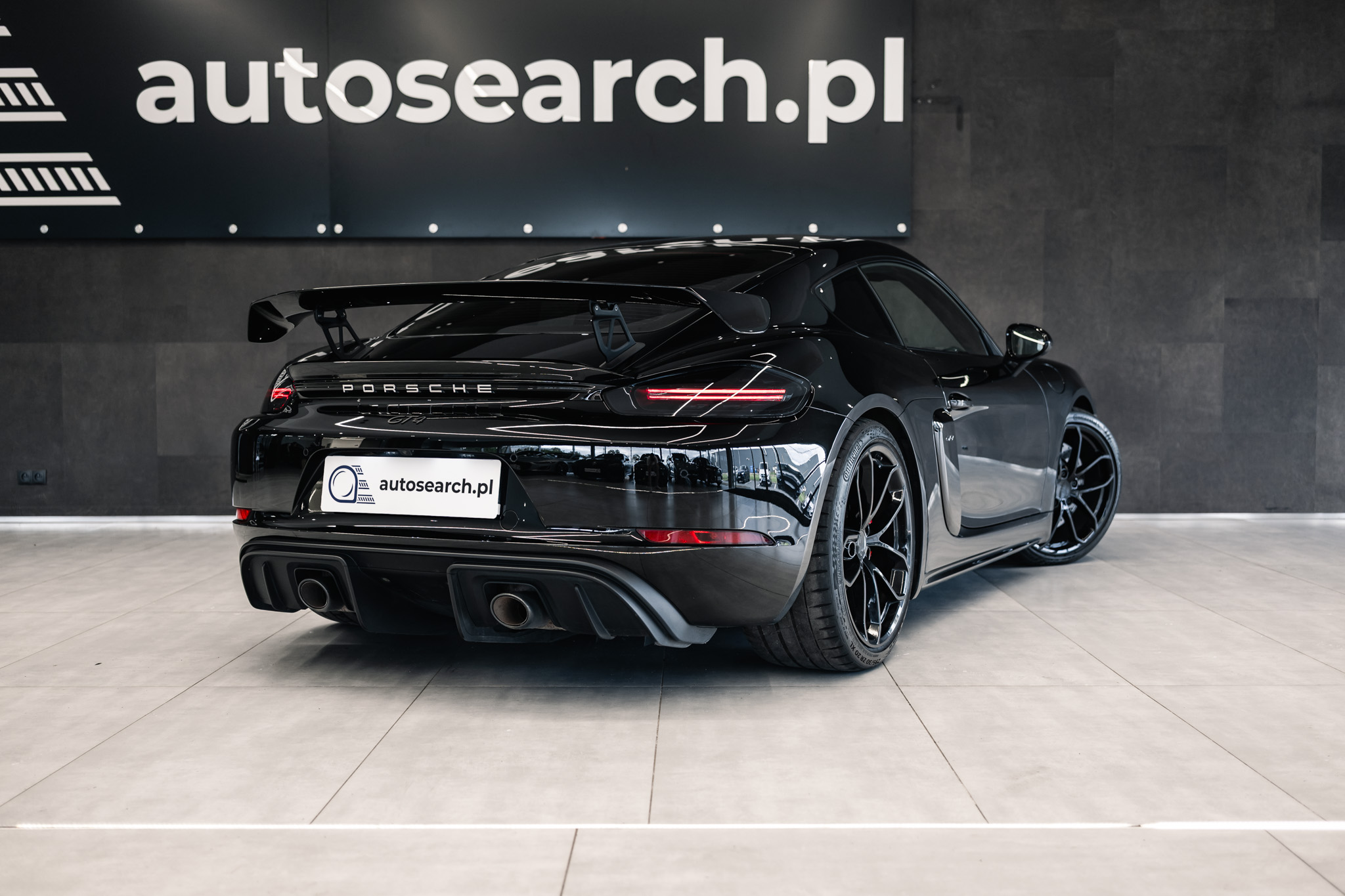 porsche-718-cayman-gt4-black-2021-4