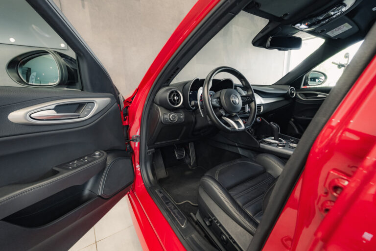 alfa-romeo-giulia-fl-veloce-q4-alfa-red-2023-9