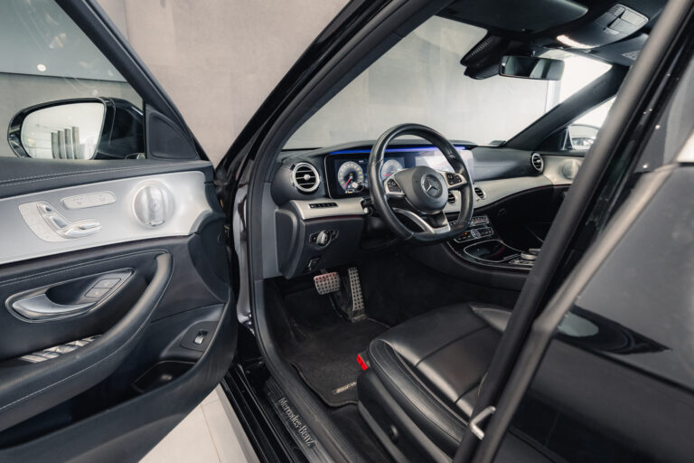 mercedes-e220d-4matic-amg-line-black-2017-9