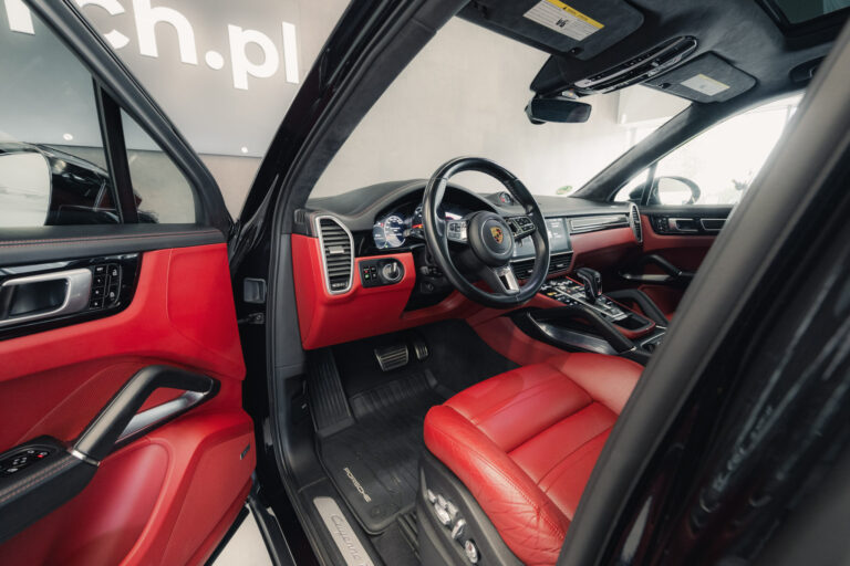 porsche-cayenne-turbo-black-2019-9