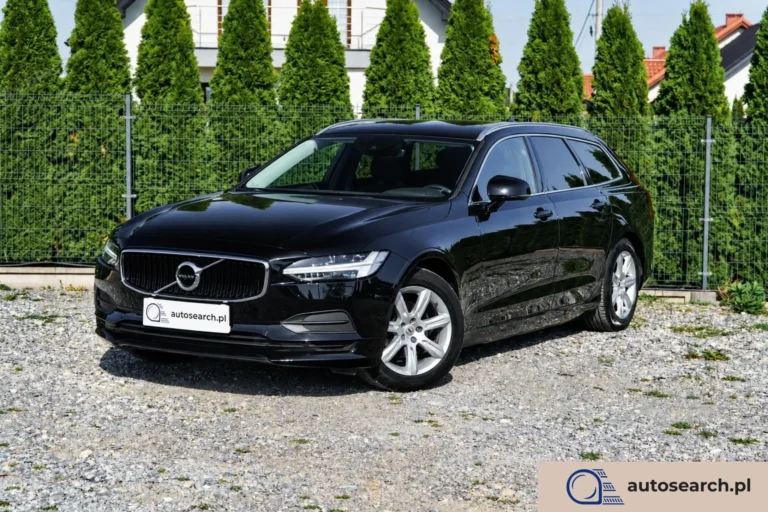 Volvo V90 D4 Momentum z 2018 roku