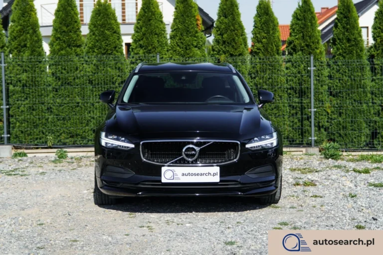 Volvo V90 D4 Momentum z 2018 roku