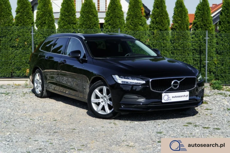 Volvo V90 D4 Momentum z 2018 roku